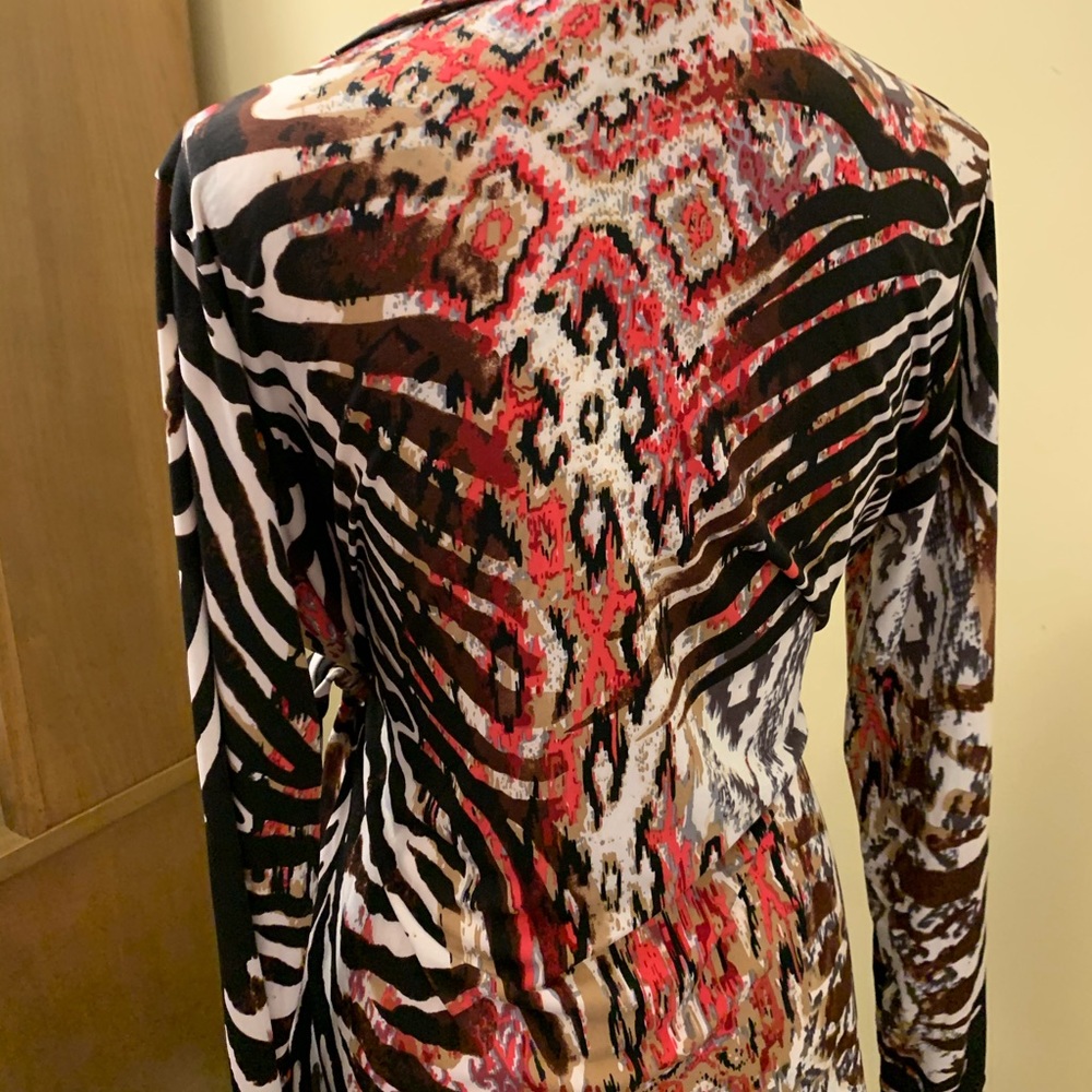 NWT STYLISH Animal Print Flattering Red blk wht blouse top! (notX n bundl sale) - Picture 7 of 10